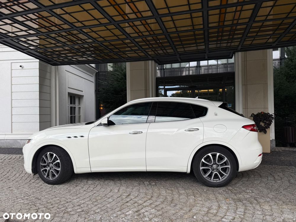 Maserati Levante Essence - 4