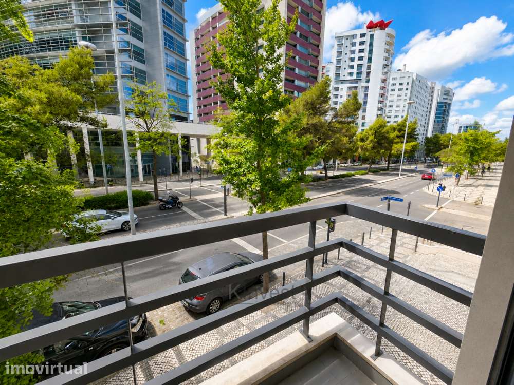 Excelente T2 com Garagem e Elevador no Parque das Nações - Grande imagem: 4/19
