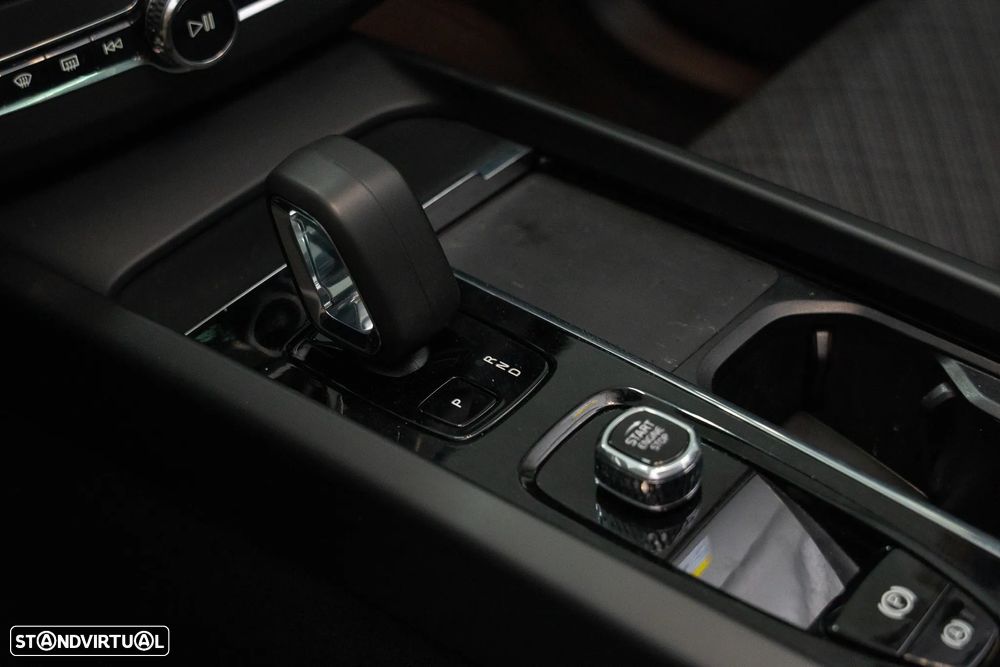 Volvo XC 60 2.0 T6 PHEV Core AWD - 14