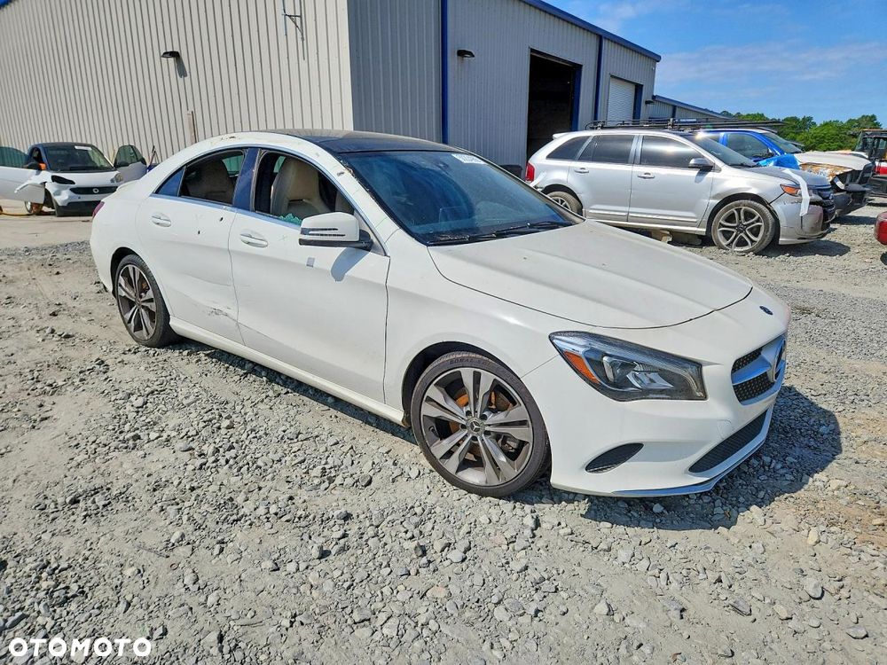 Mercedes-Benz CLA 250 4Matic 7G-DCT UrbanStyle Edition - 5