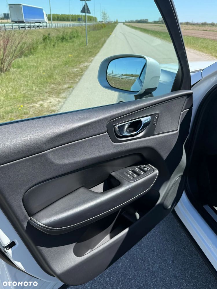 Volvo XC 60 D4 R-Design - 10