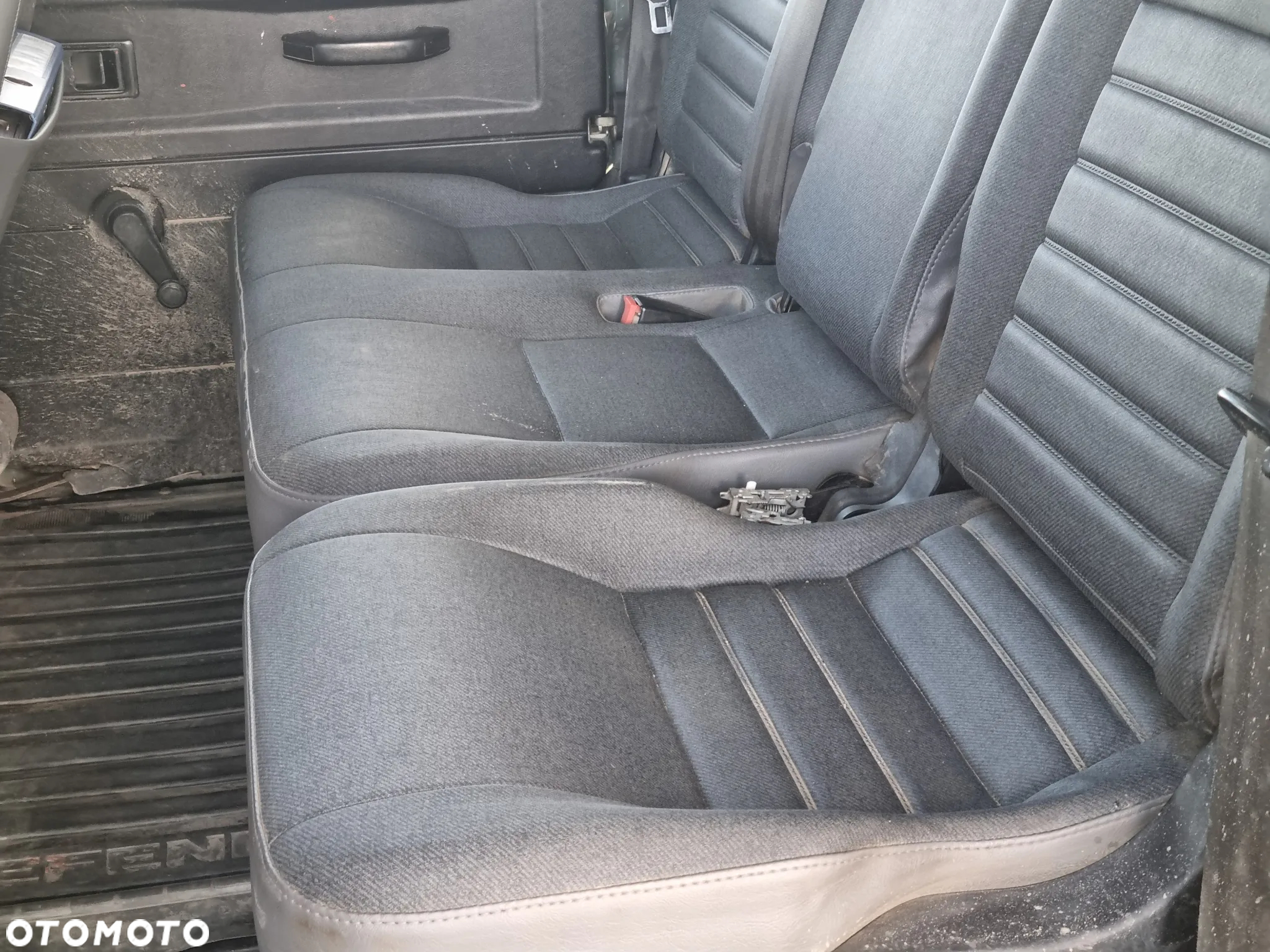 Land Rover Defender - 26