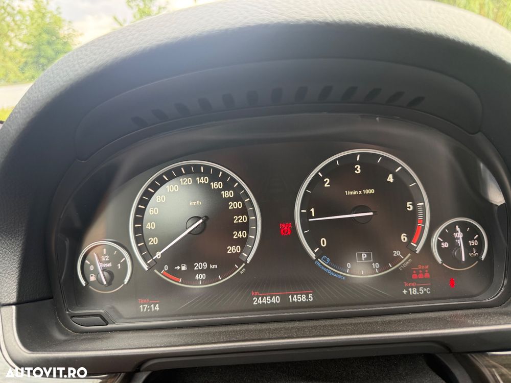 BMW Seria 5 520d xDrive - 11