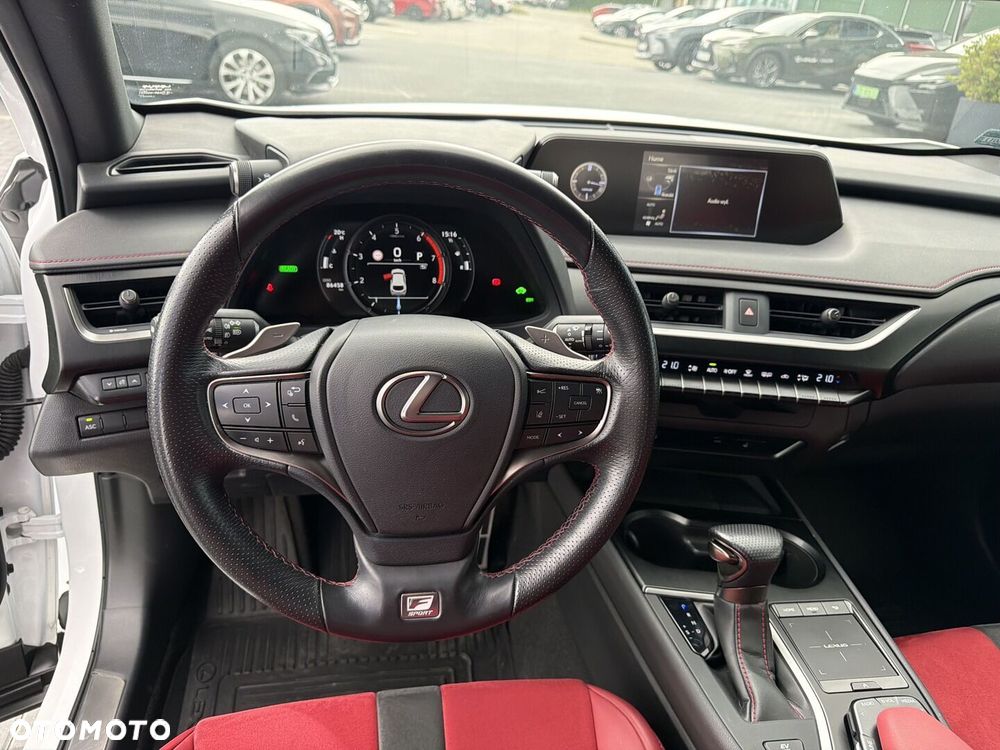 Lexus UX - 16