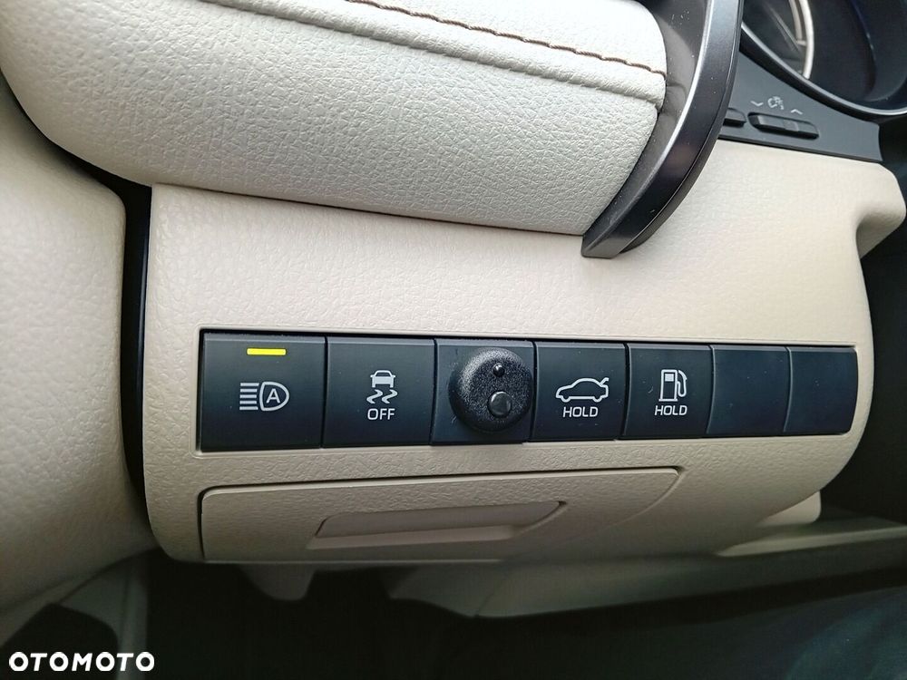 Toyota Camry 2.5 Hybrid Executive CVT - 20