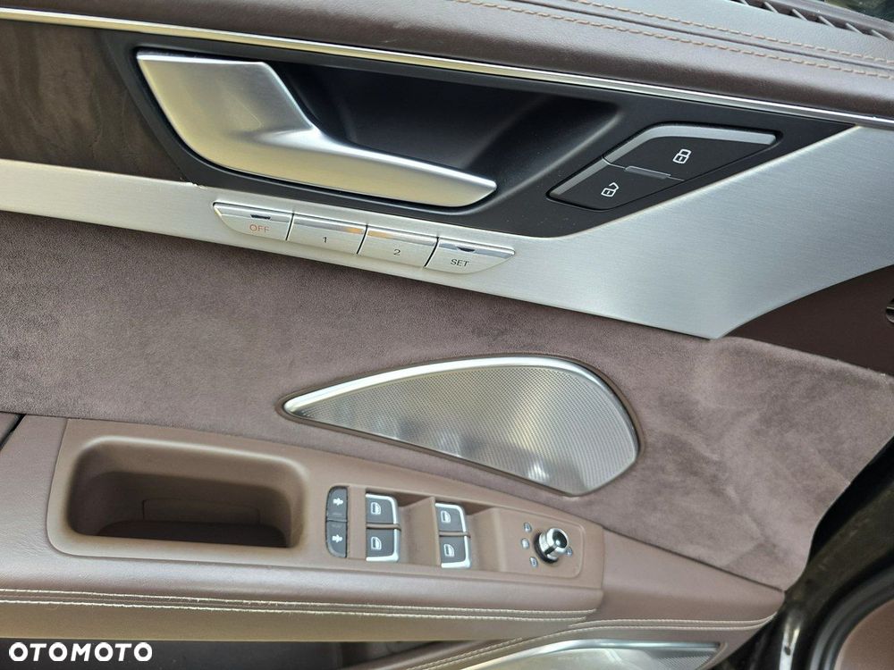 Audi A8 - 32