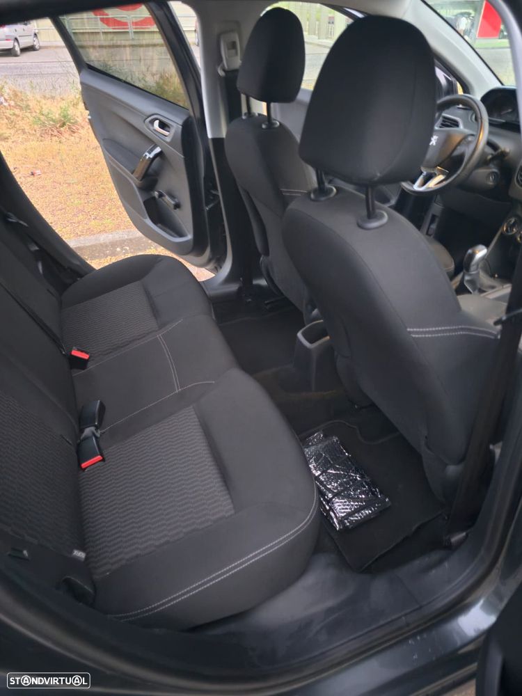 Peugeot 208 1.2 PureTech Style - 25