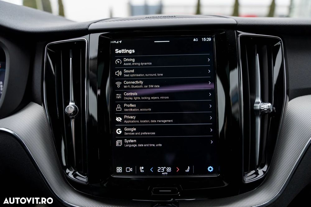 Volvo XC 60 B4 D Plus Dark - 32