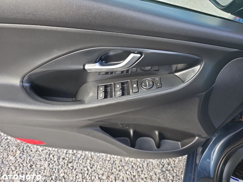 Hyundai i30 1.5 DPI Classic + - 14