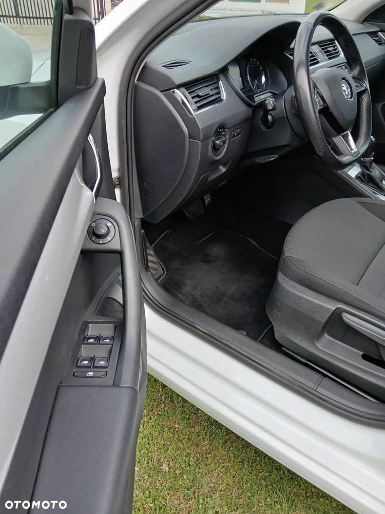 Skoda Octavia 2.0 TDI 4x4 Ambition DSG - 27