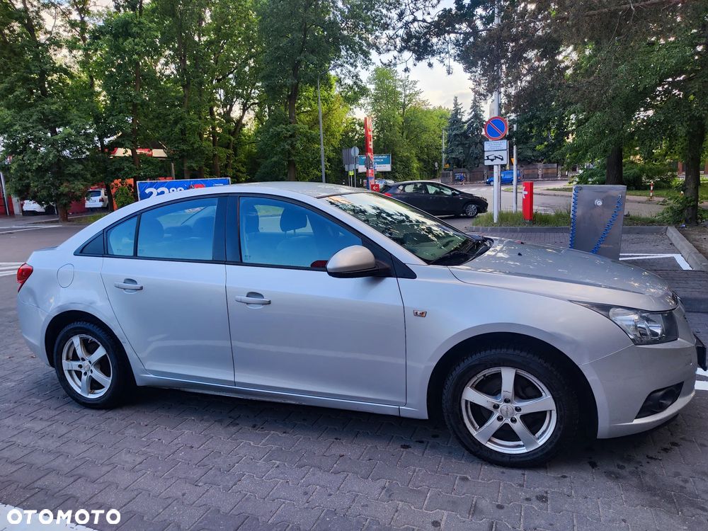 Chevrolet Cruze 1.8 LS - 3