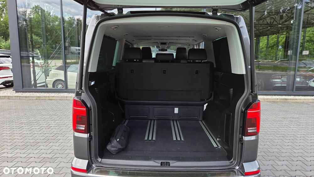 Volkswagen Multivan - 32