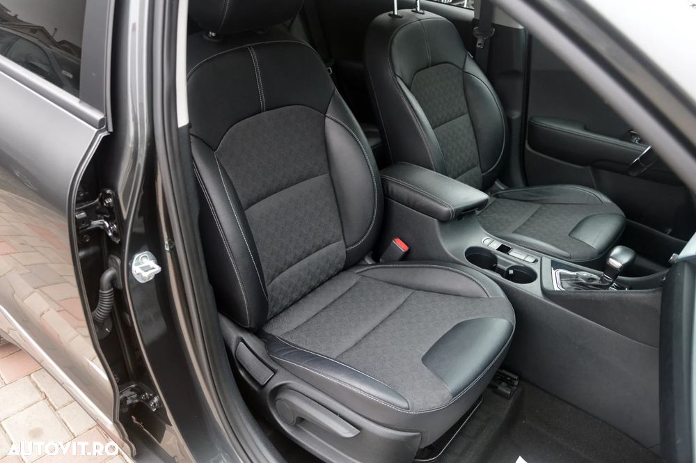 Kia Niro 1.6 GDI PHEV 2WD OPF Aut. Edition 7 - 30