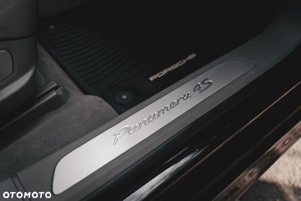 Porsche Panamera 4S - 17