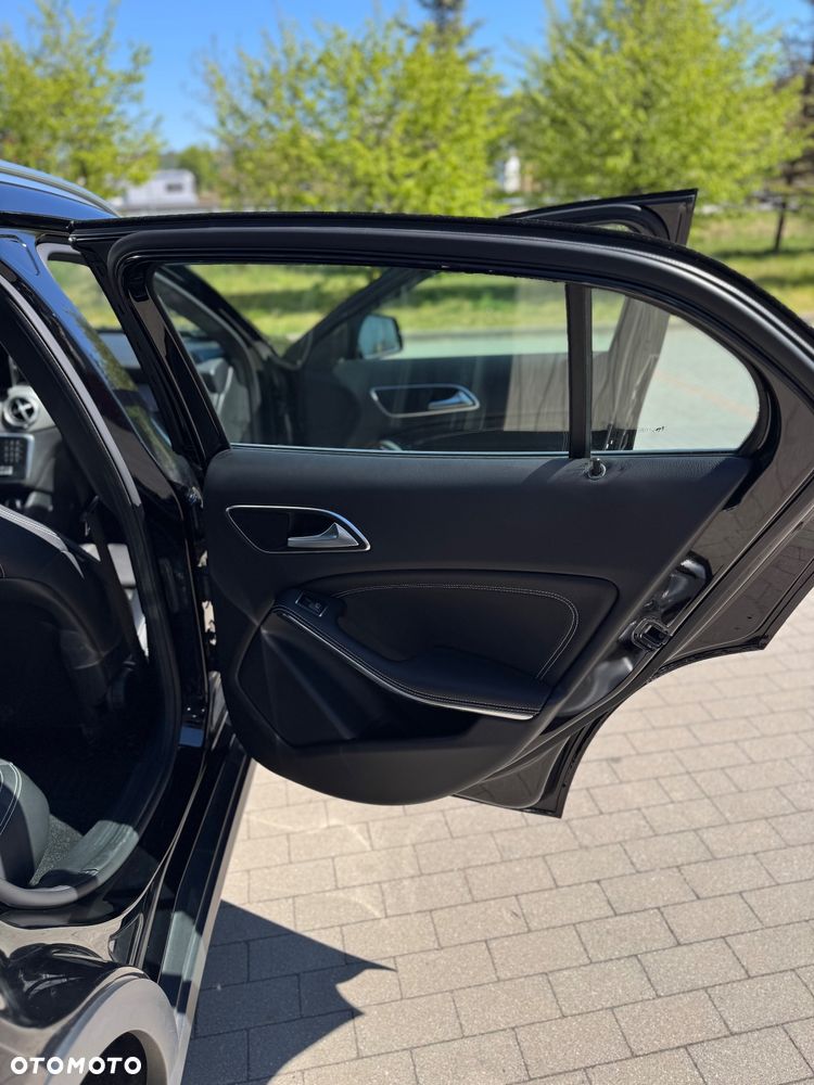 Mercedes-Benz GLA 200 7G-DCT - 20