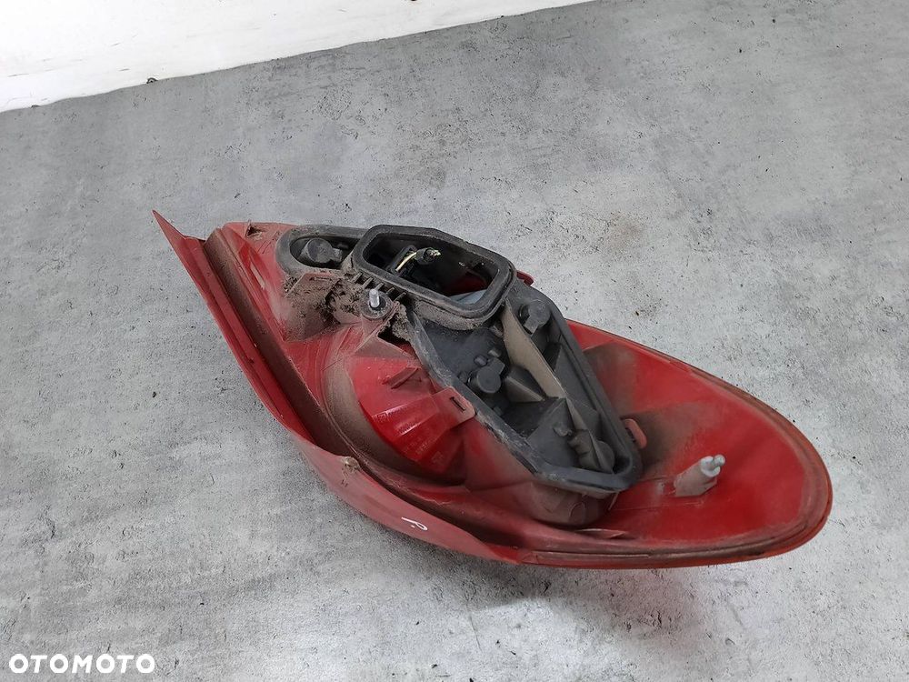LAMPA TYLNA PRAWA PEUGEOT 207 9649986580   VP5PFX-13404-A HATCHBACK - 5