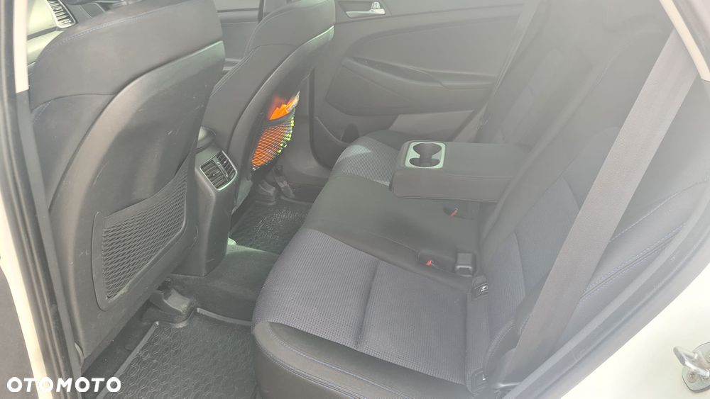 Hyundai Tucson 1.7 CRDI BlueDrive Style 2WD - 12