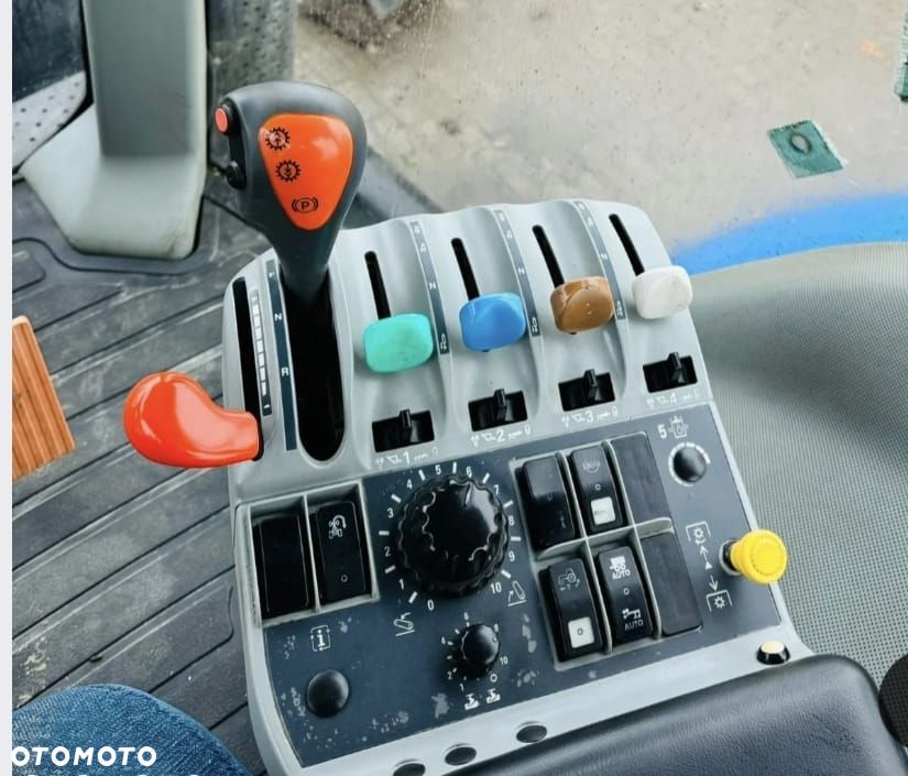 New Holland T8020 - 7