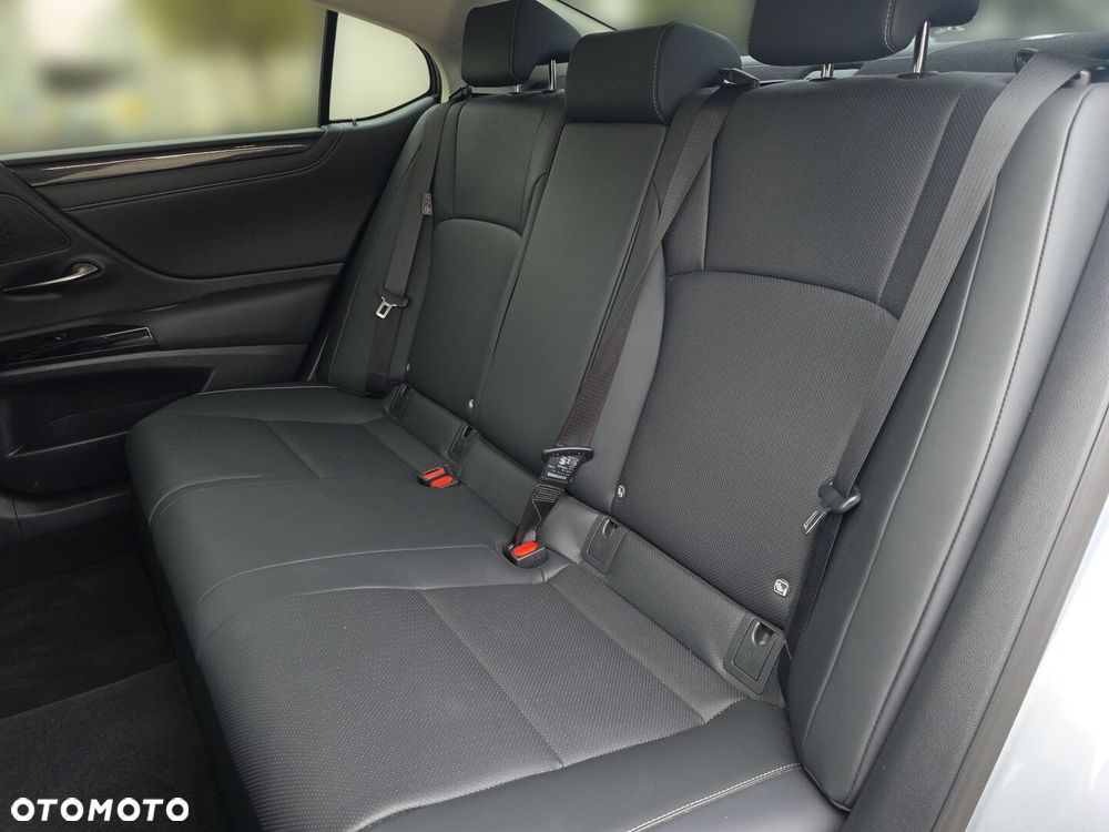 Lexus ES 300h Business Edition - 34