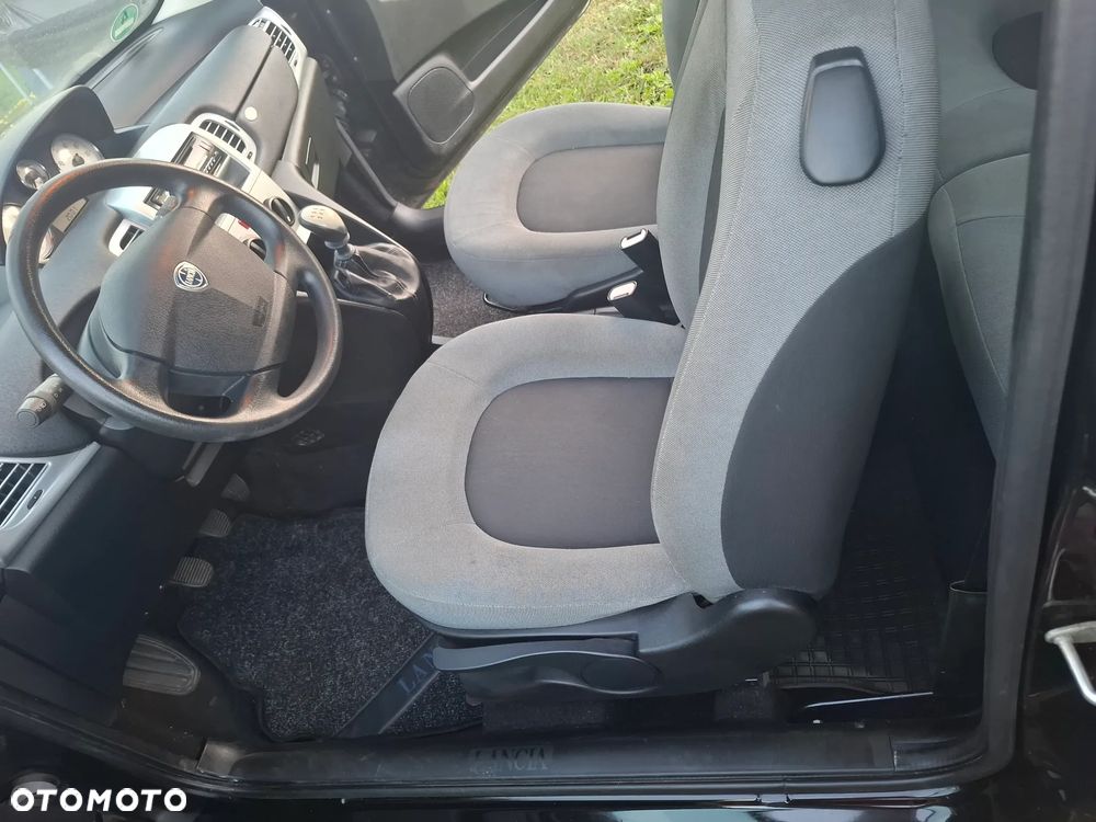 Lancia Ypsilon - 9