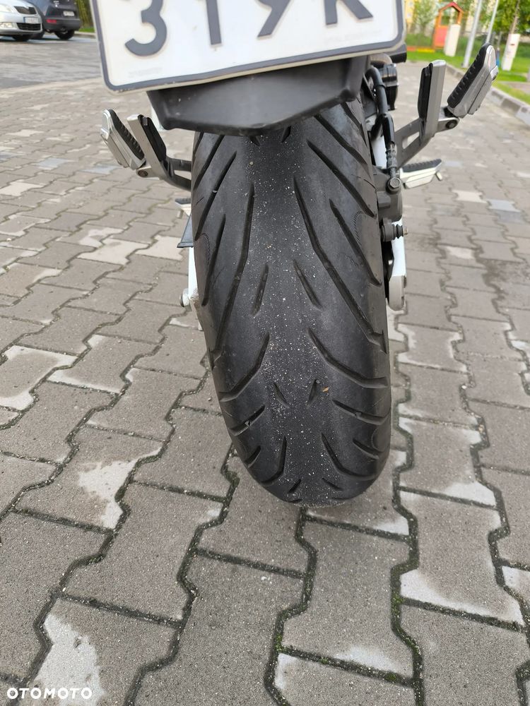 Suzuki GSR - 10
