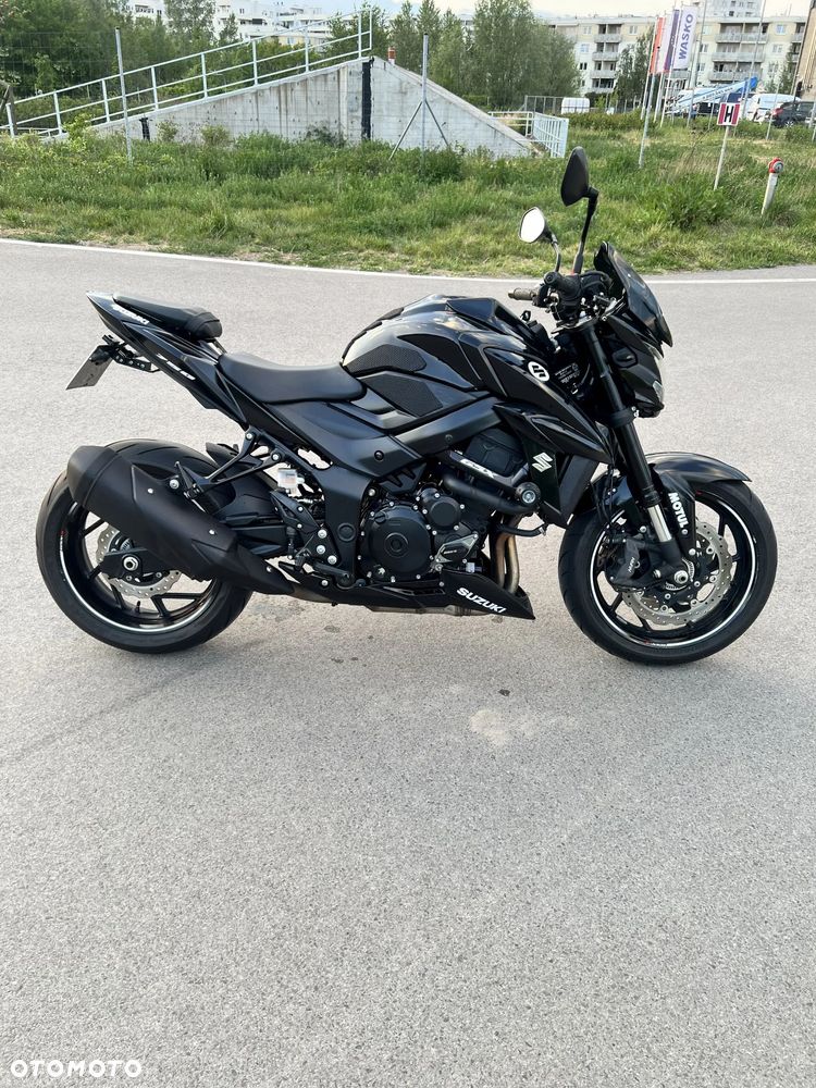 Suzuki GSX - 10