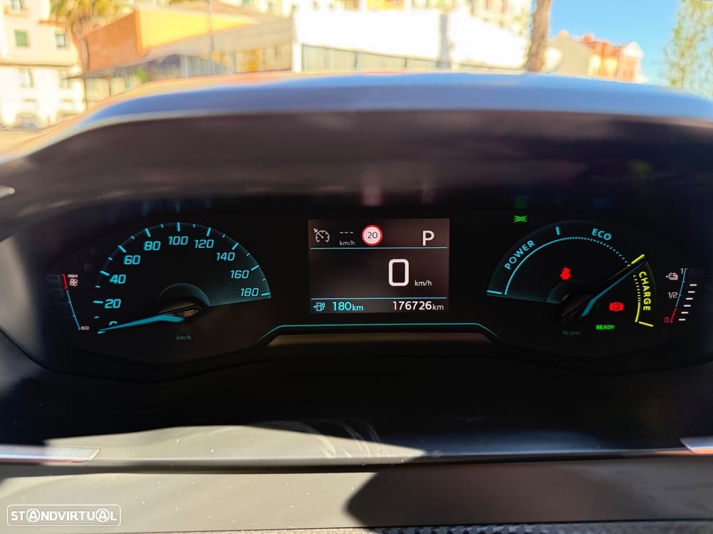Peugeot e-2008 Allure+ - 17