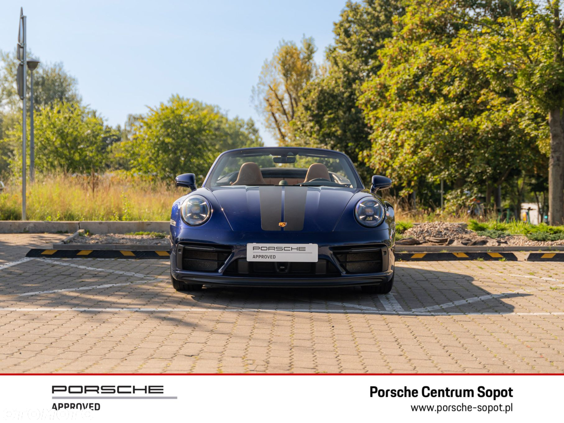 Porsche 911 Carrera GTS Cabrio - 8