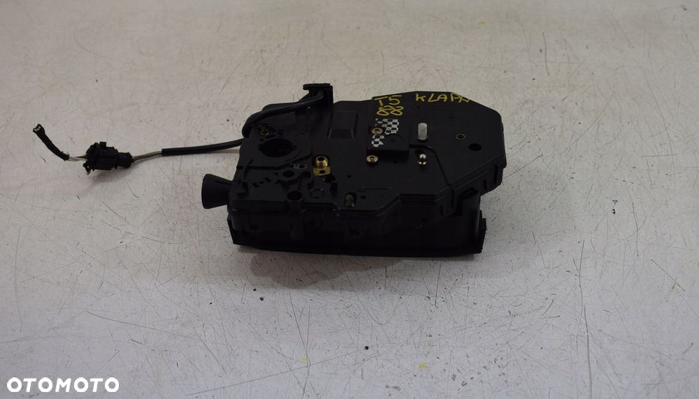 ZAMEK KLAPY BAGAŻNIKA TYŁ TYLNY VW TRANSPORTER T5 - 1