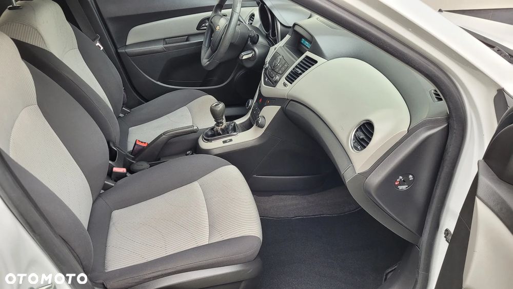 Chevrolet Cruze 1.6 LS - 12