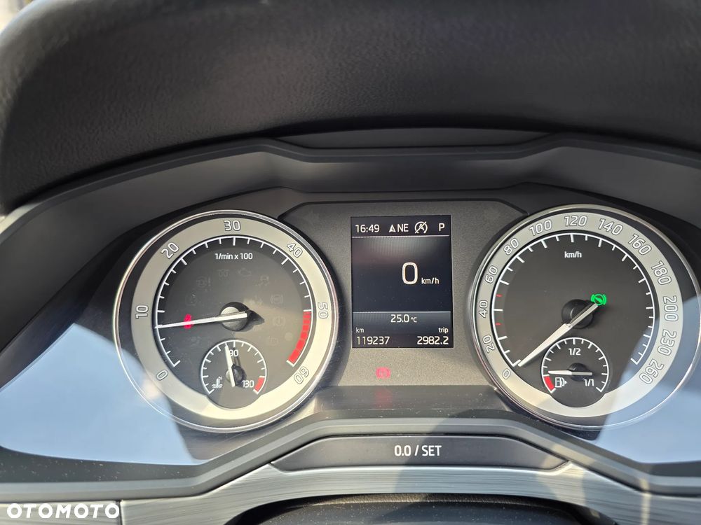 Skoda Superb 2.0 TDI SCR Ambition DSG - 10