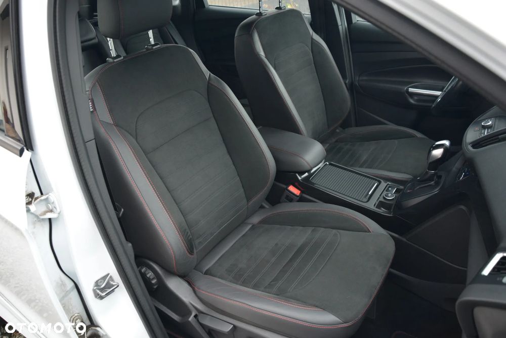 Ford Kuga 2.0 TDCi 4x4 ST-Line - 32