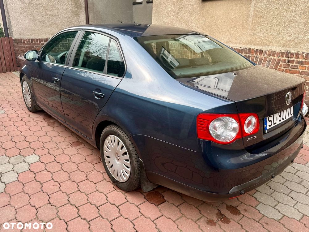 Volkswagen Jetta 1.6 Trendline - 4