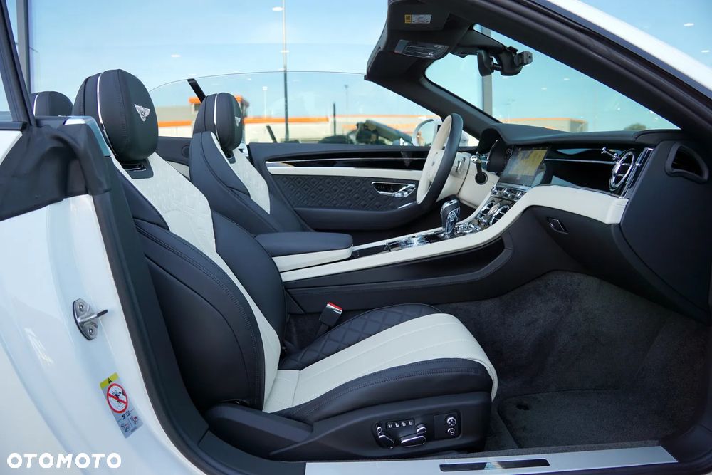Bentley Continental GT V8 Convertible - 25