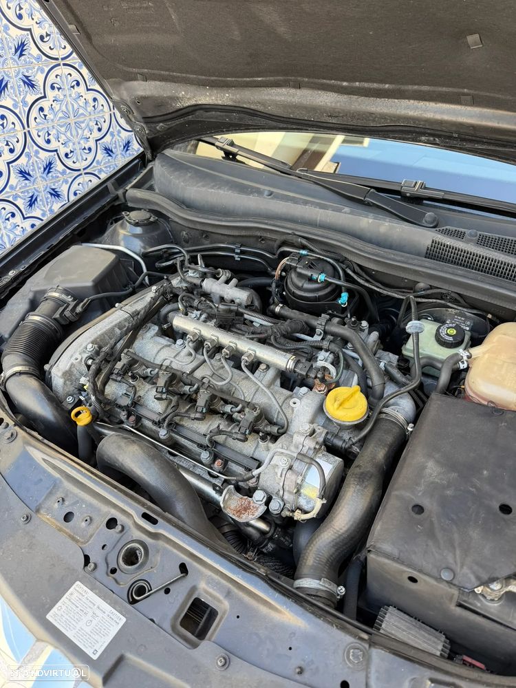 Opel Astra GTC 1.9 CDTI - 4