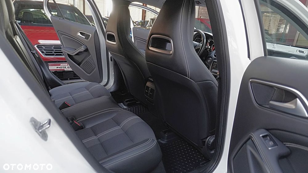 Mercedes-Benz GLA 200 7G-DCT - 17