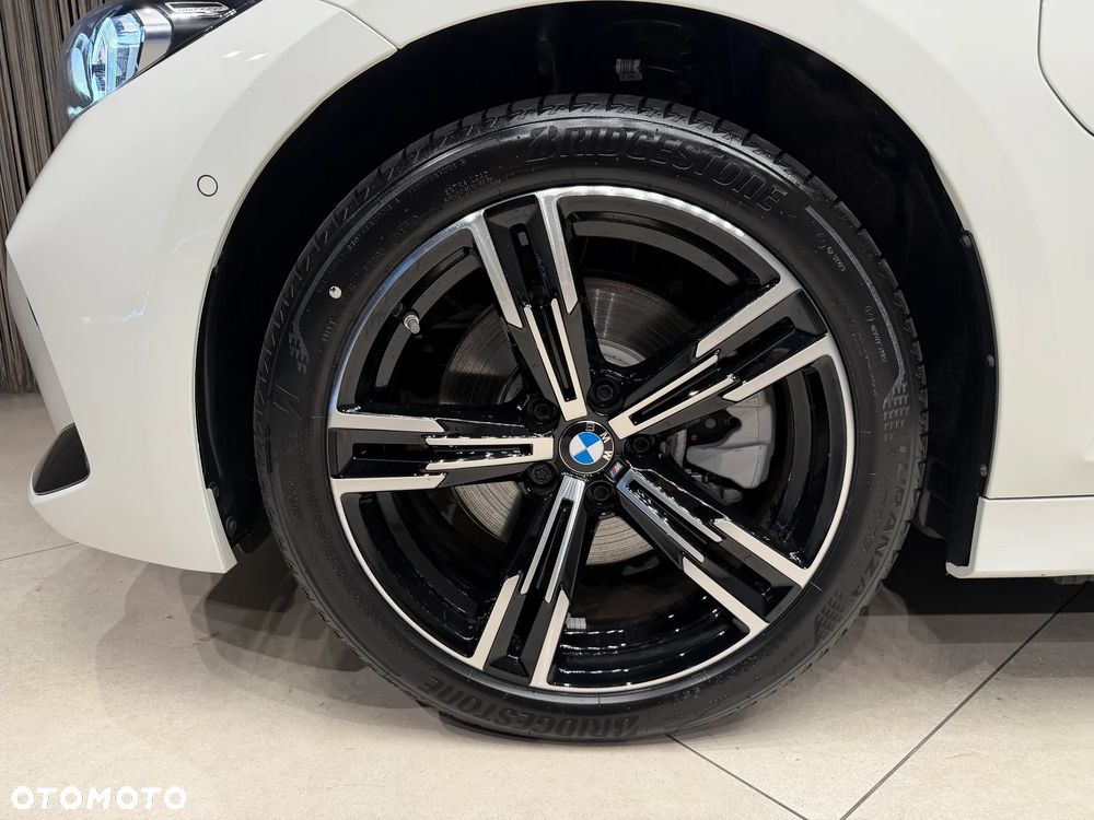 BMW Seria 3 330e xDrive M Sport sport - 13