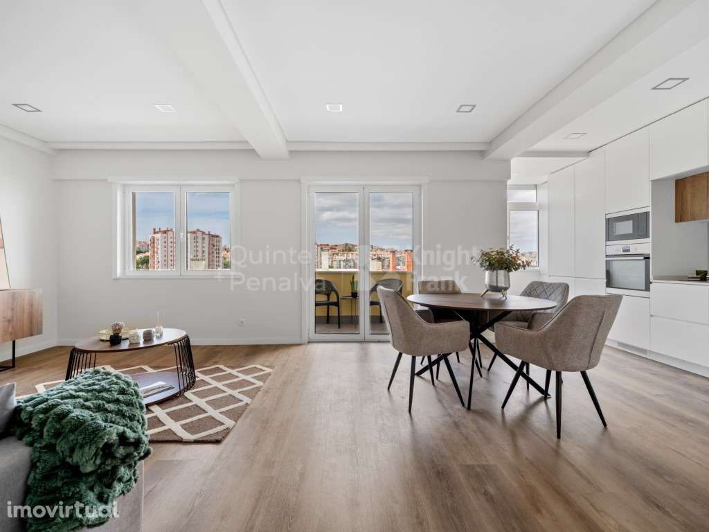 Apartamento T3 renovado, com varanda para venda em Benfica - Grande imagem: 4/25