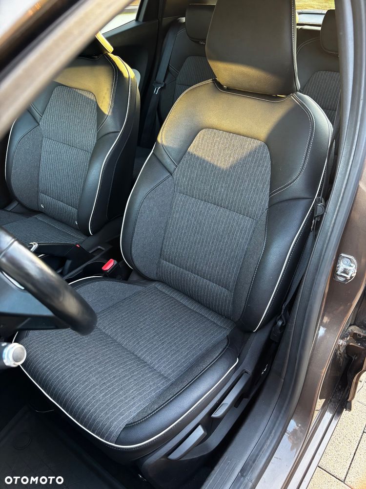 Renault Clio TCe 100 INTENS - 11