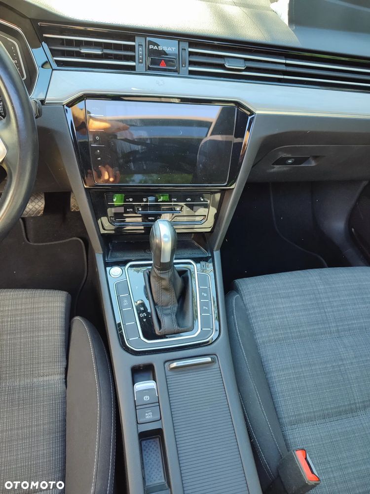 Volkswagen Passat Variant 2.0 TDI SCR DSG Elegance - 10