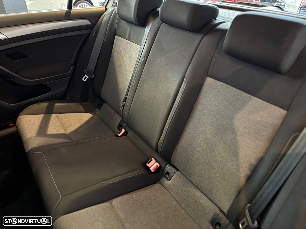 VW Golf 1.6 TDi BlueMotion Trendline - 38