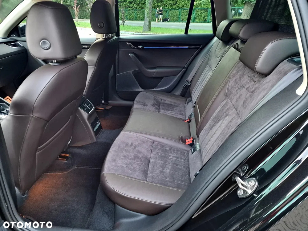 Skoda Octavia Combi 2.0 TDI DSG L&K - 6