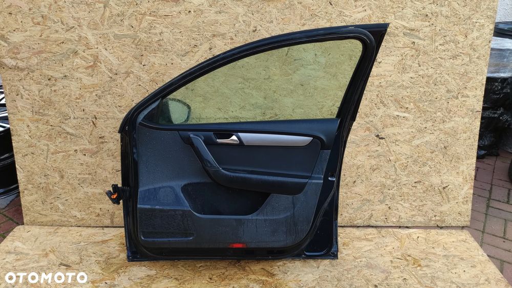 Prawe przednie drzwi VW Passat B7 kombi kod: LC9X - 3
