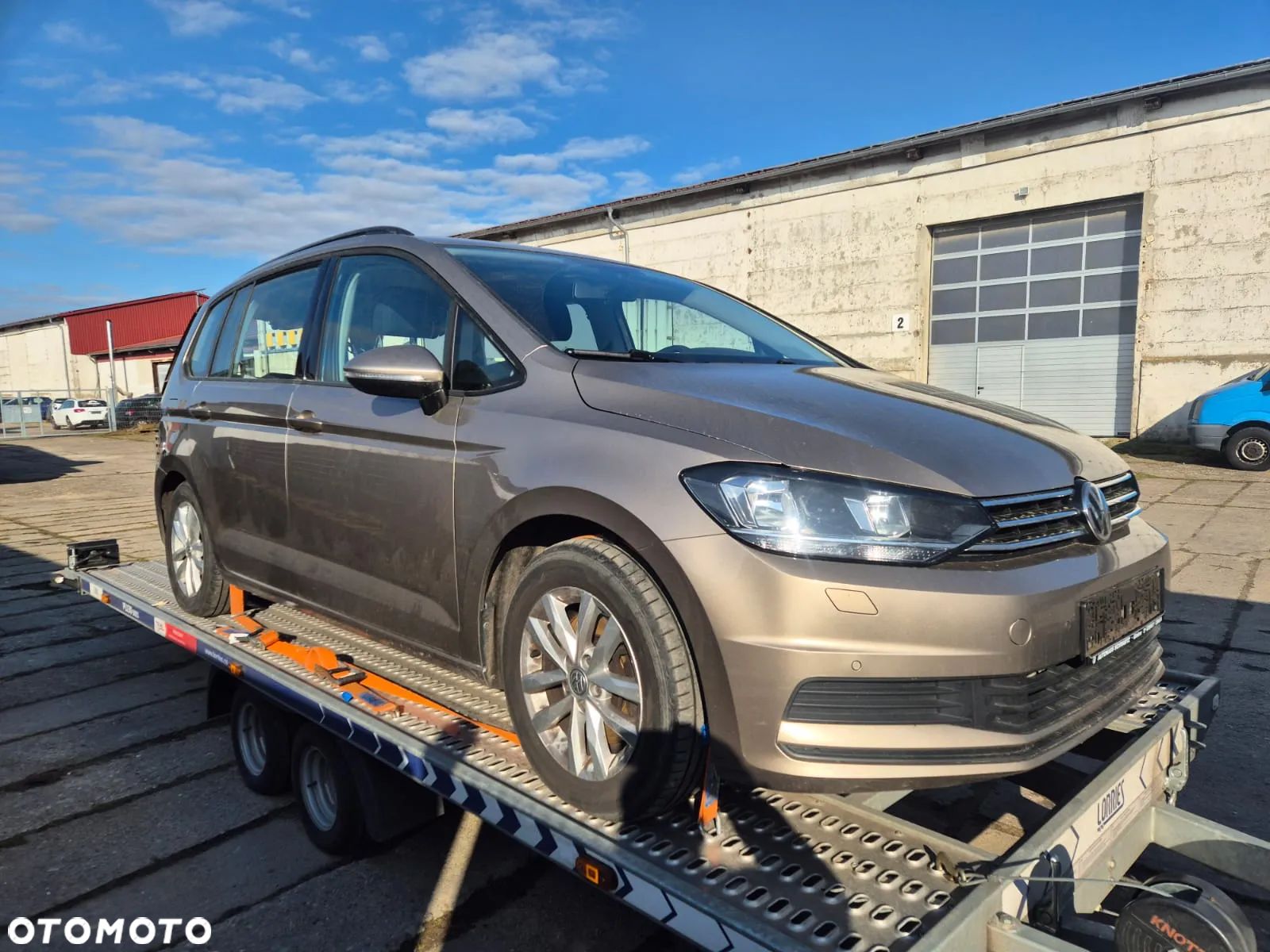 WANNA TYŁ , ĆWIARTKA VW TOURAN 5TA - 1
