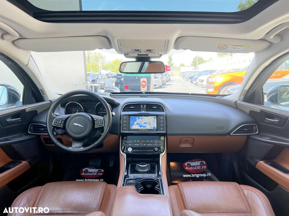 Jaguar XE 20d Aut. Portfolio - 7