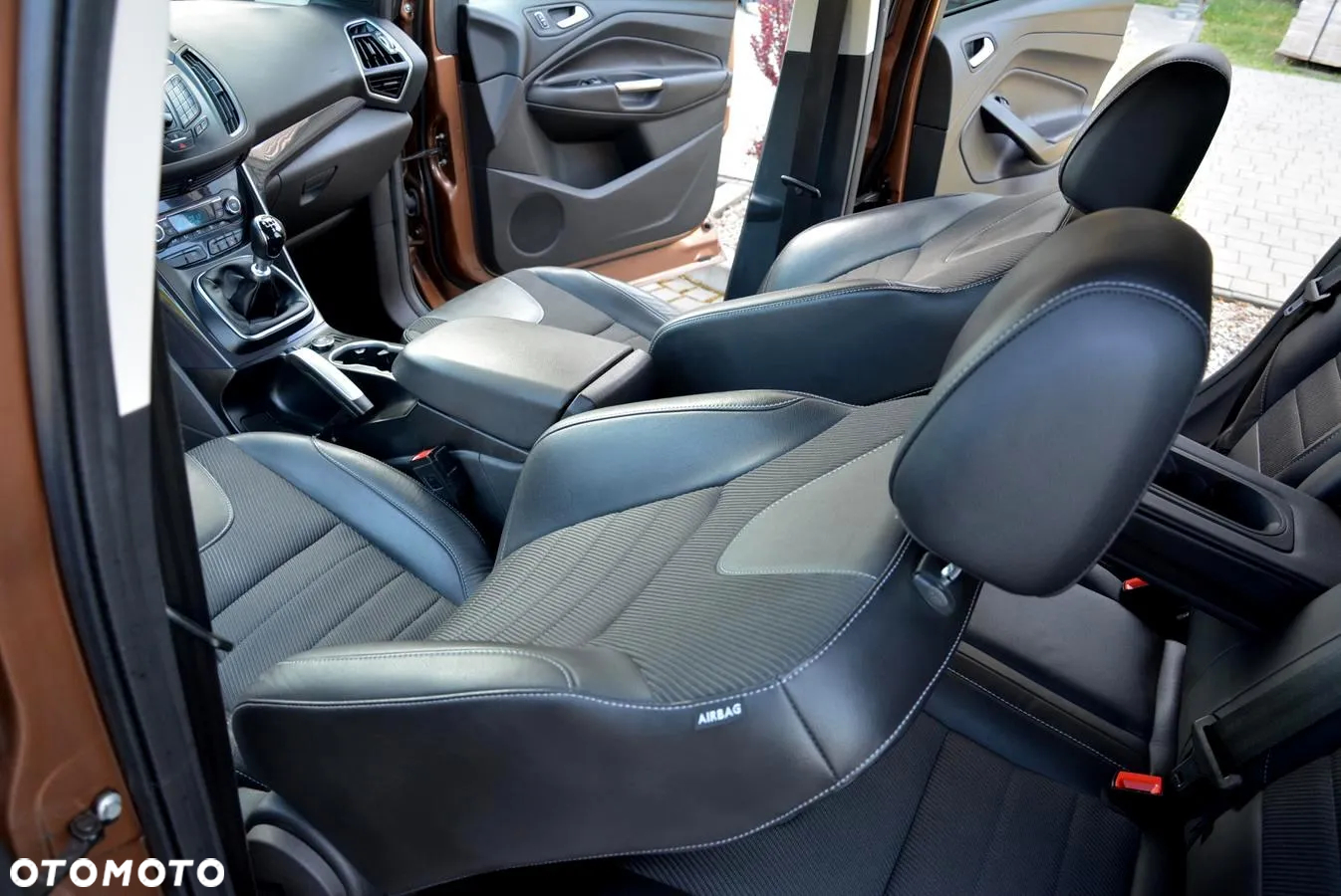 Ford Kuga 1.6 EcoBoost 2x4 Titanium - 28