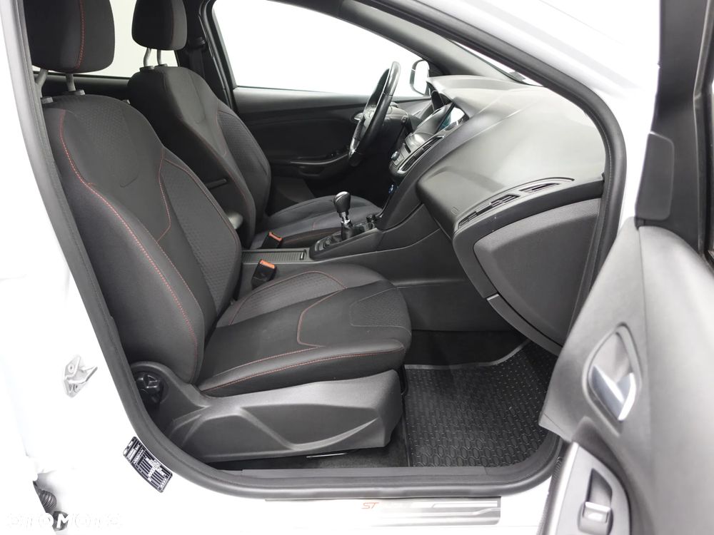 Ford Focus - 27