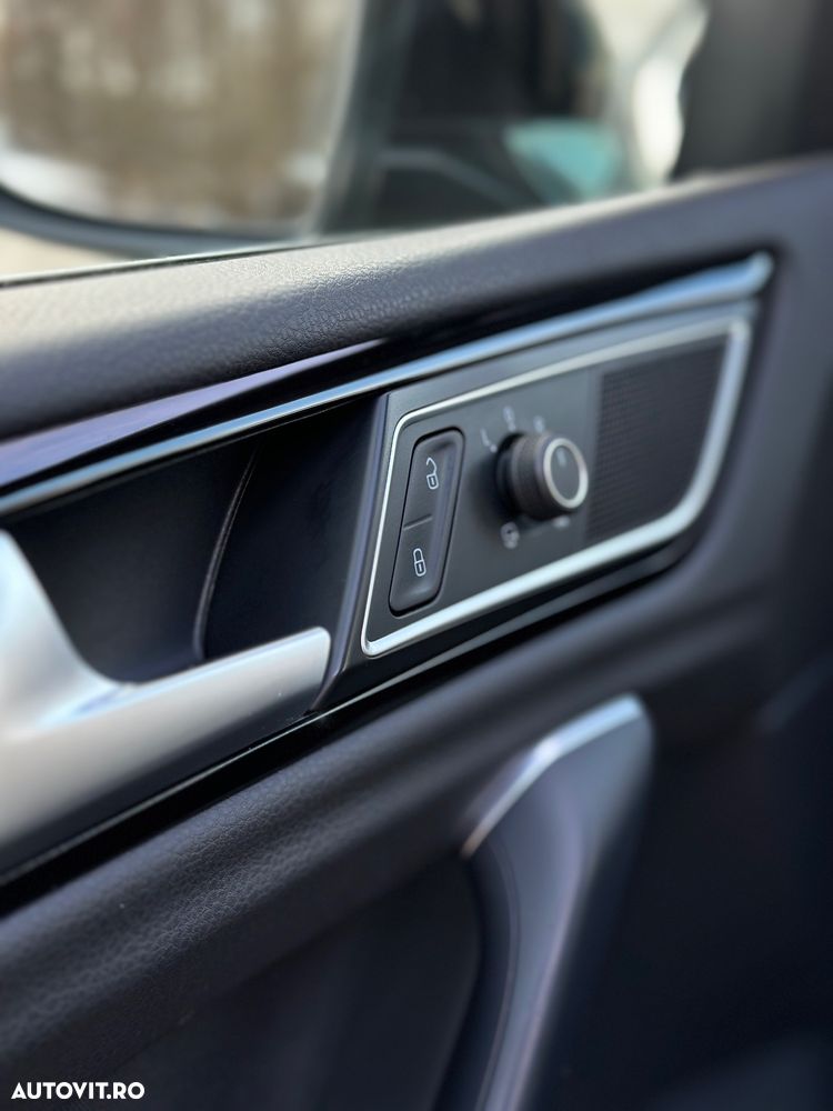 Volkswagen Golf Sportsvan - 13