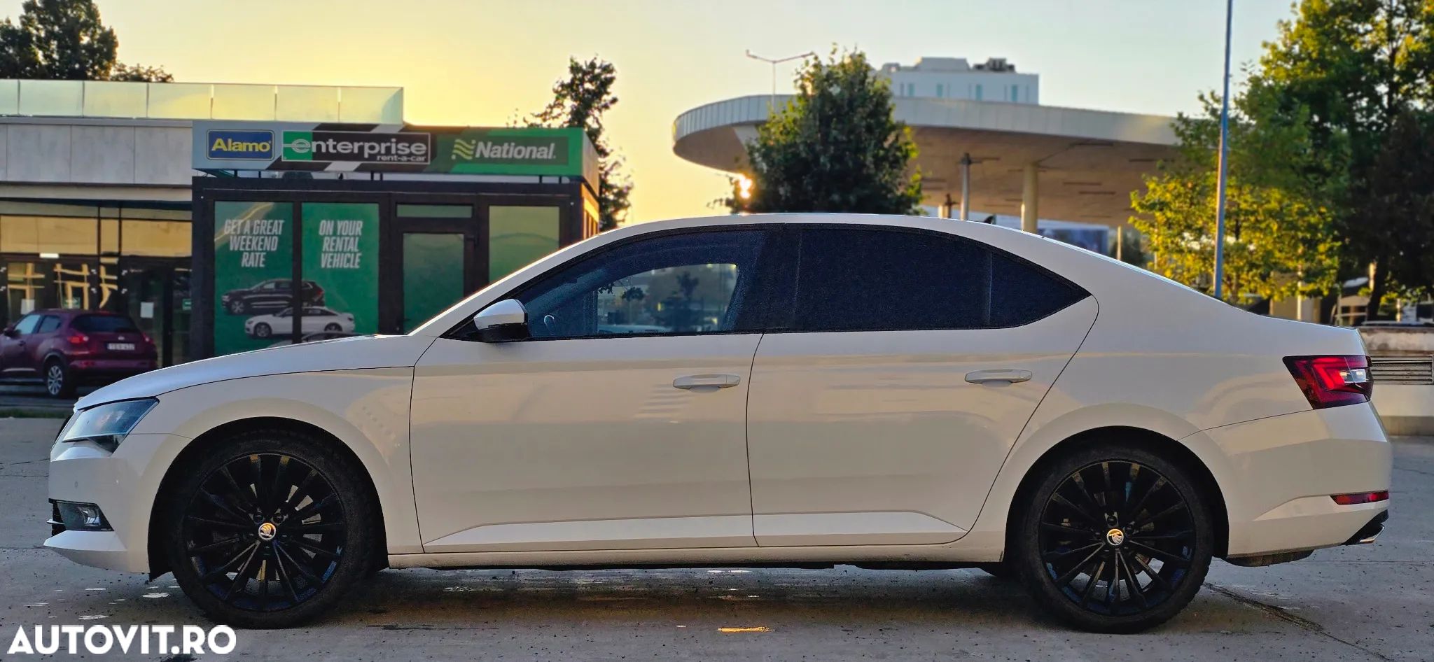 Skoda Superb 2.0 TSI 4X4 DSG Laurin & Klement - 27