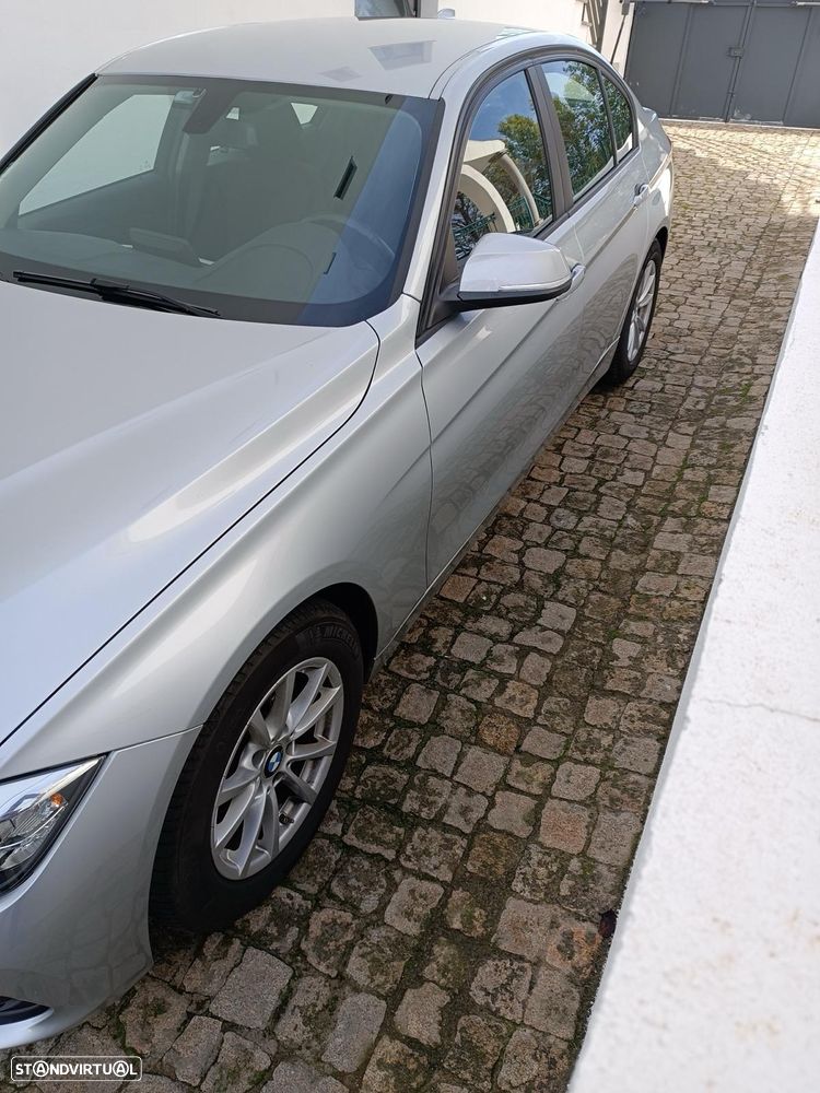 BMW 320 d EfficientDynamics Auto - 4